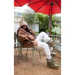 MOON BOOT ICON LOW GLANCE PLATINUM THE ORIGINAL EU36/38-US4.5-7 Ret$340 TRENDING